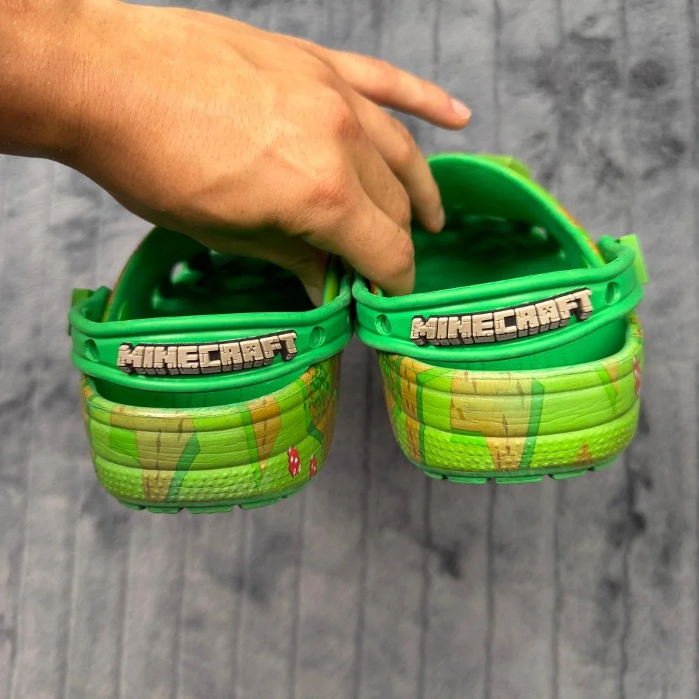 Crocs Minecraft Classic Clogs Green Gold Kids J6 Jibbitz Charms 208473-3TX